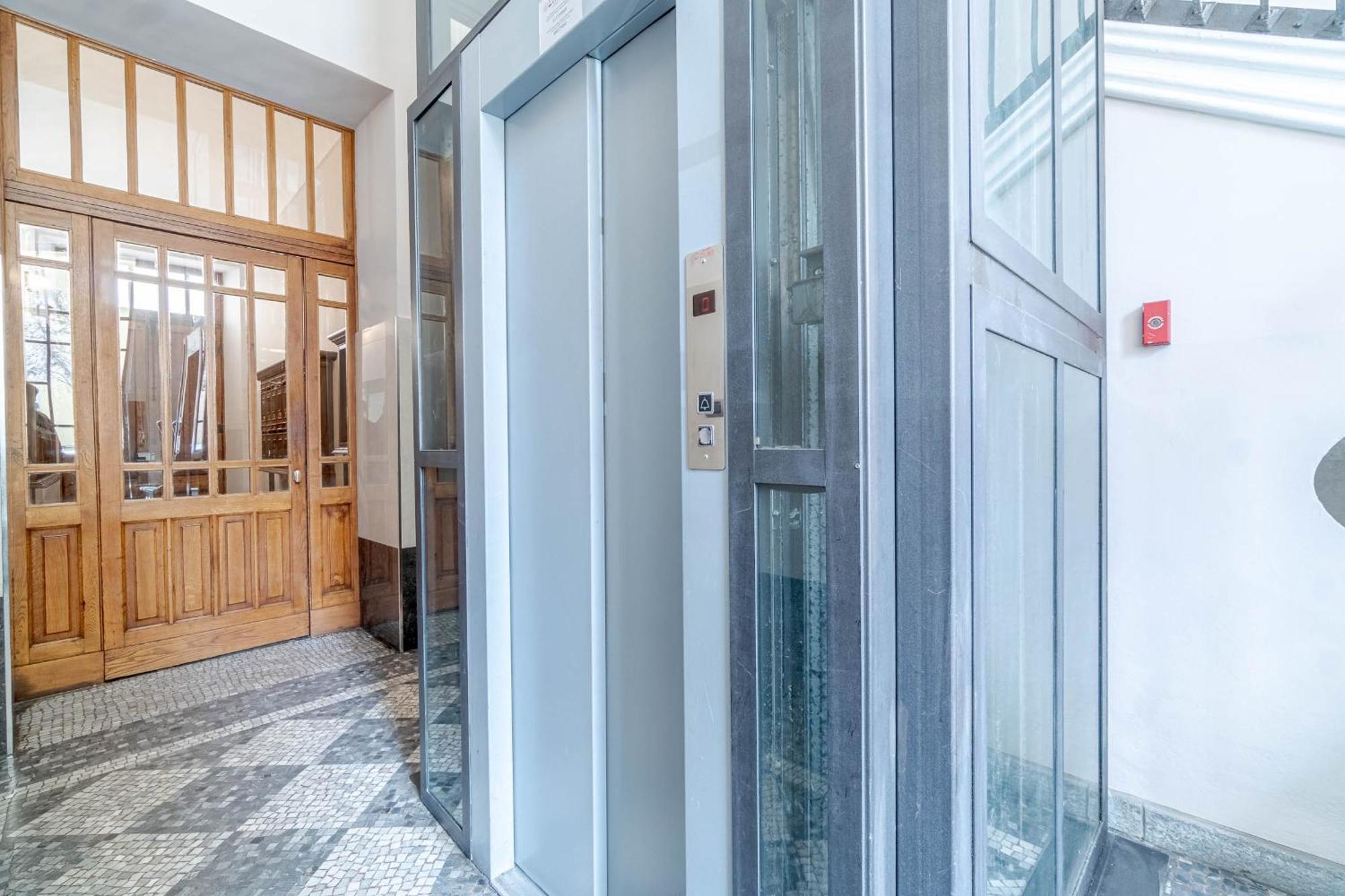 Politecnico & Crocetta Elegant Flat